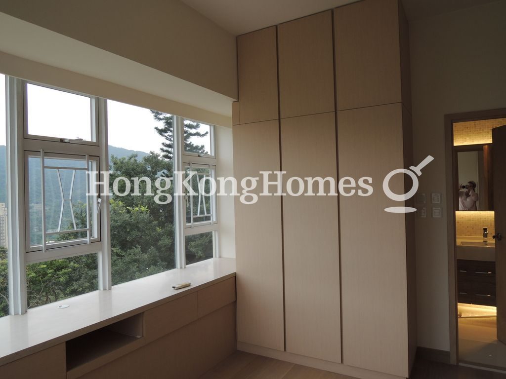 Built-in Wardrobe in Master Bedroom — 御林峰 - 第01座，沙田