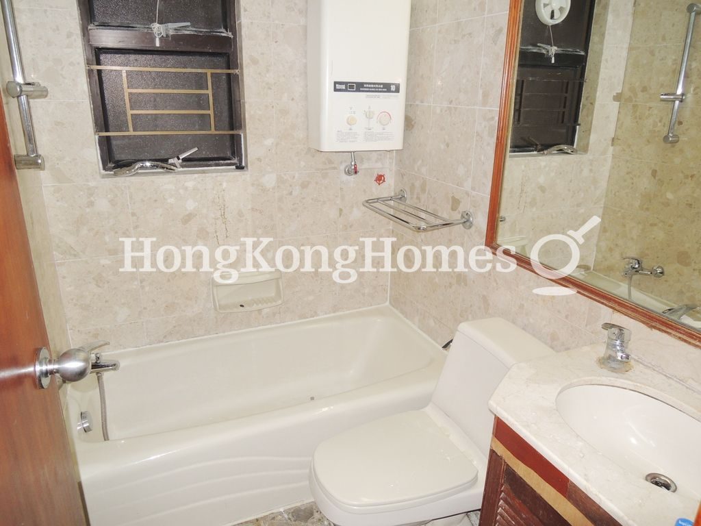 Guest Bathroom — 殷樺花園 1期，西半山