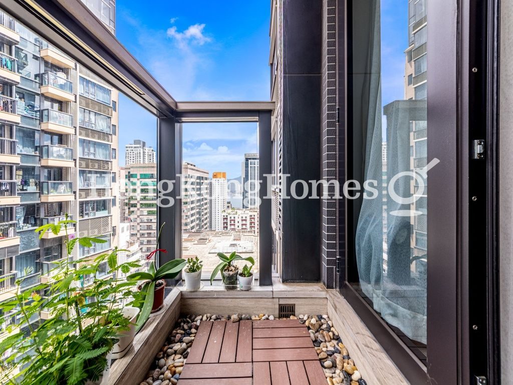 balcony off living room — 柏蔚山 - 第03座，北角