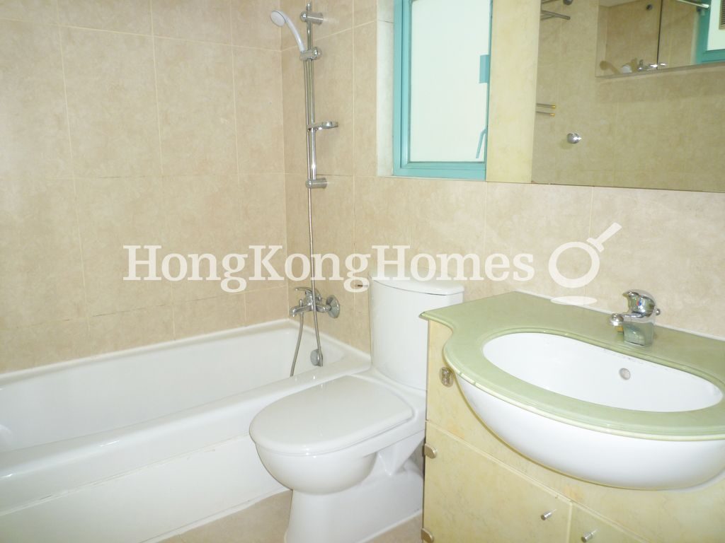 Guest Bathroom — Siena 2 - Graceful Mansion, Discovery Bay