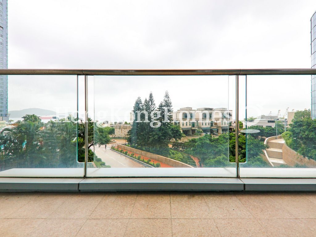Balcony off Living and Dining Room — 貝沙灣 01期，薄扶林
