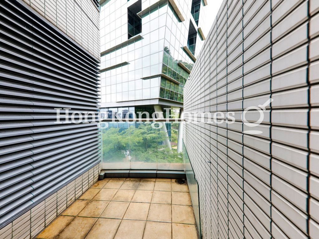 Balcony off Maid's Room — 貝沙灣 01期，薄扶林