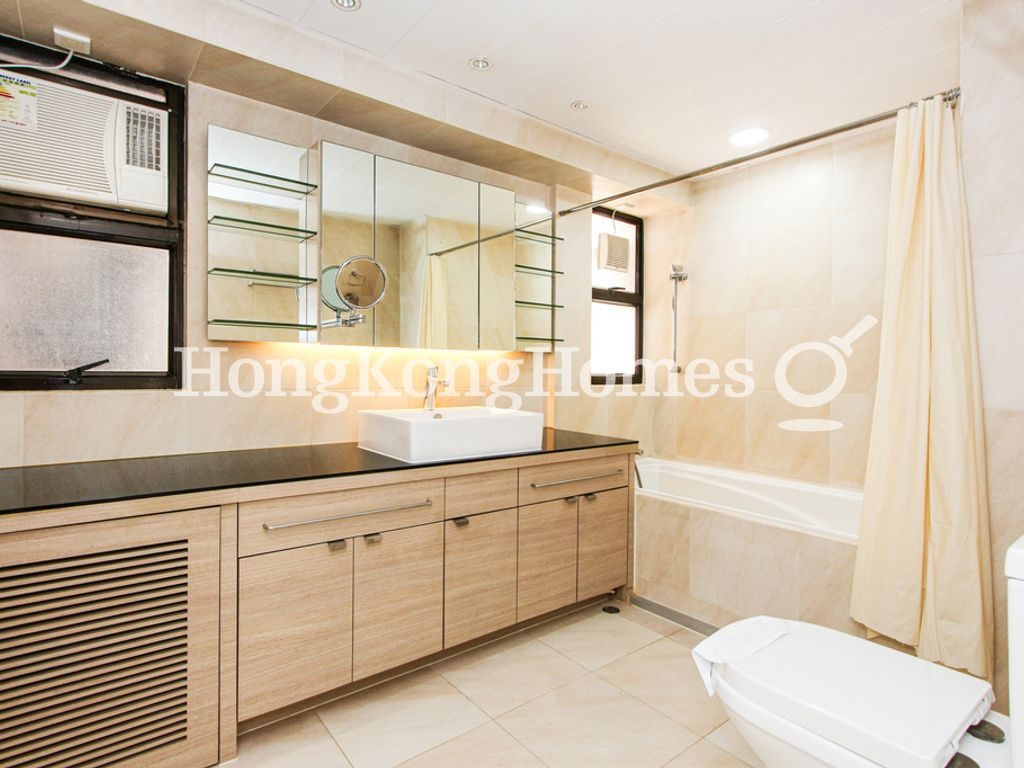 Ensuite Bathroom — Robinson Heights III, Mid-levels West