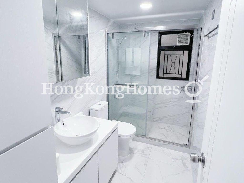 Master Bathroom — The Grand Panorama II, Mid-levels West