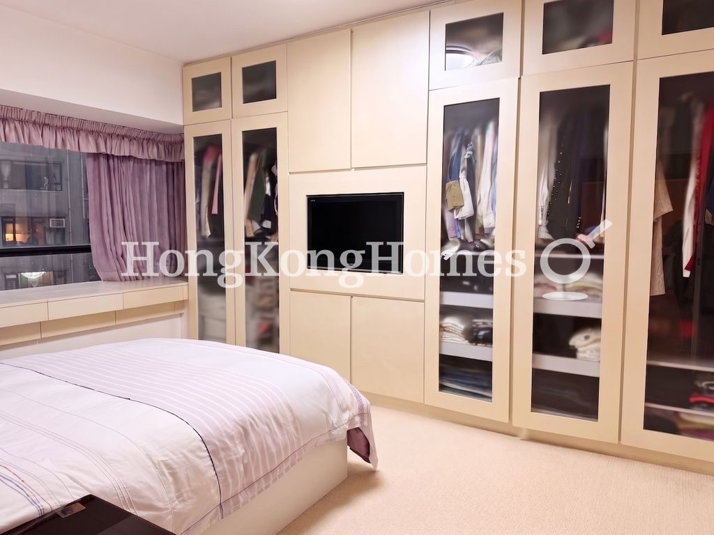 Built-in Wardrobe in Master Bedroom — 嘉兆臺 II，西半山