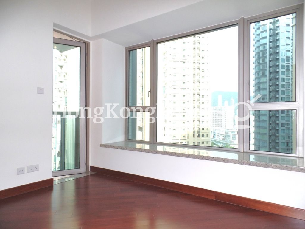 Master Bedroom with Balcony — 囍匯 - 第1期- 第5座，灣仔