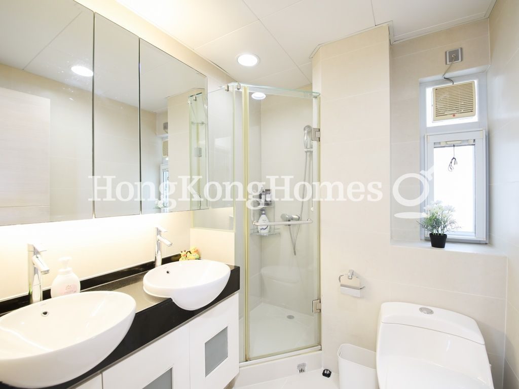 Guest Bathroom — Botanic Terrace - Block B, Mid-levels West