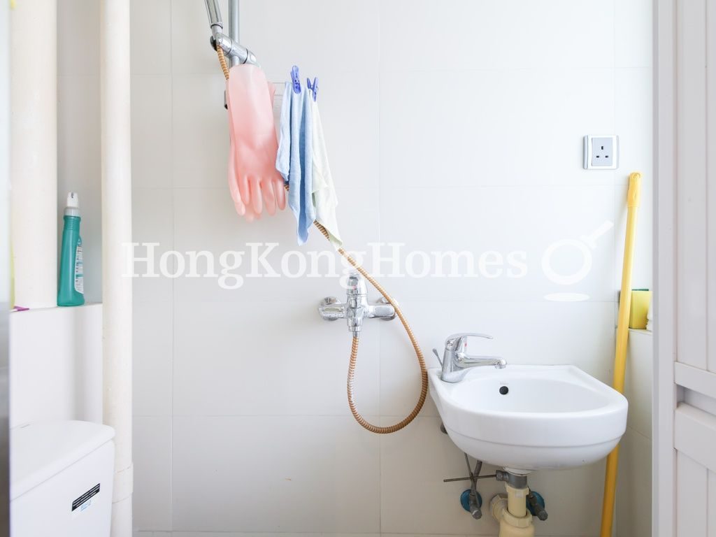 Maid's Washroom — Botanic Terrace - Block B, Mid-levels West