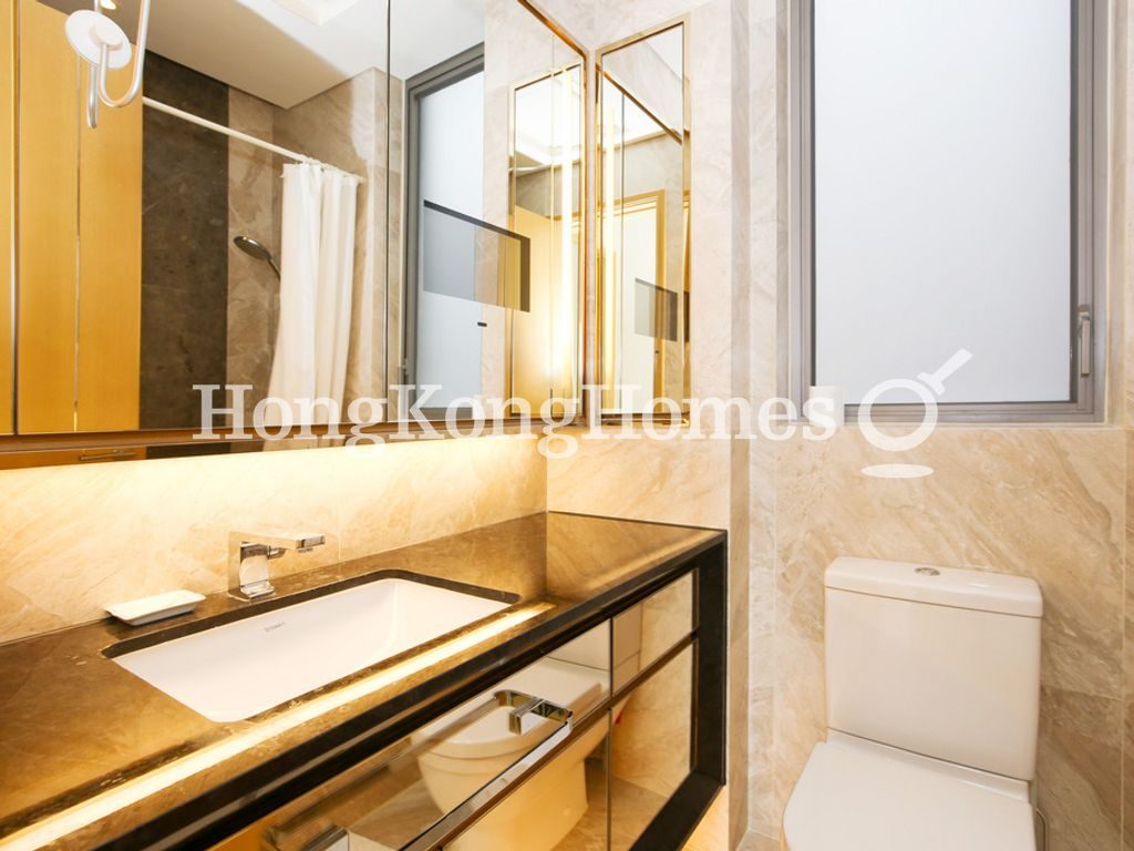 Guest Bathroom — Grand Austin - Tower 5A, Tsim Sha Tsui