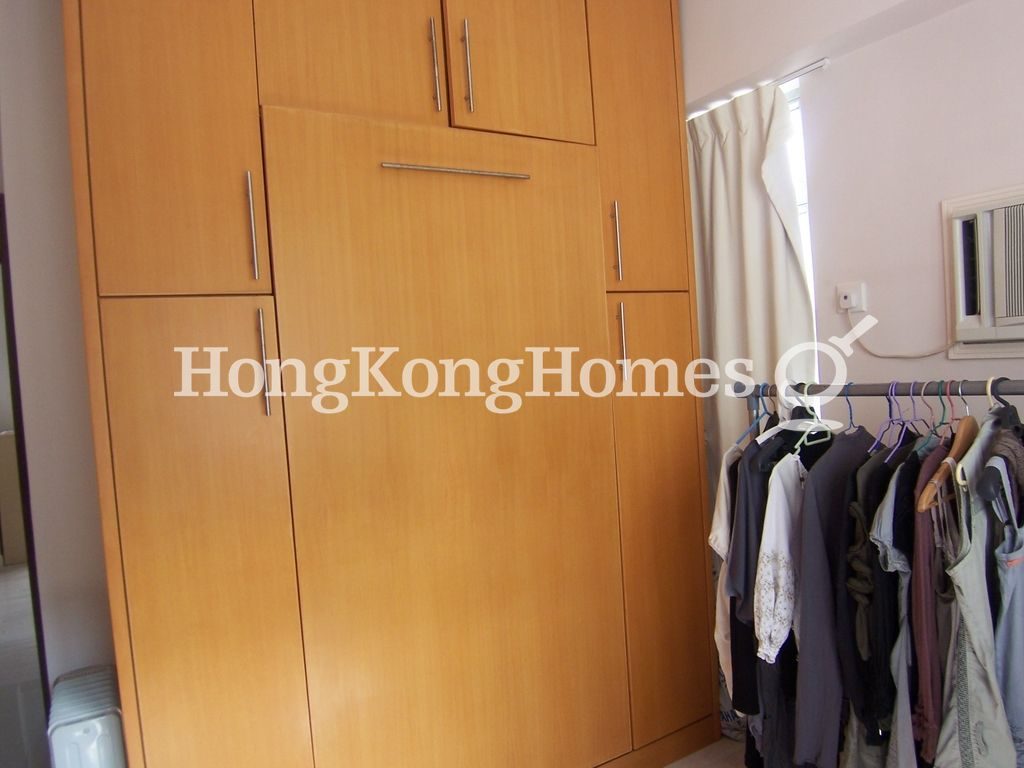 Built-in Wardrobe in Third Bedroom — 滿輝大廈，東半山