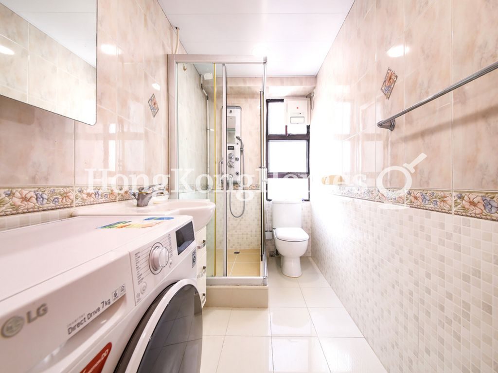 Guest Bathroom — Robinson Heights I, Mid-levels West