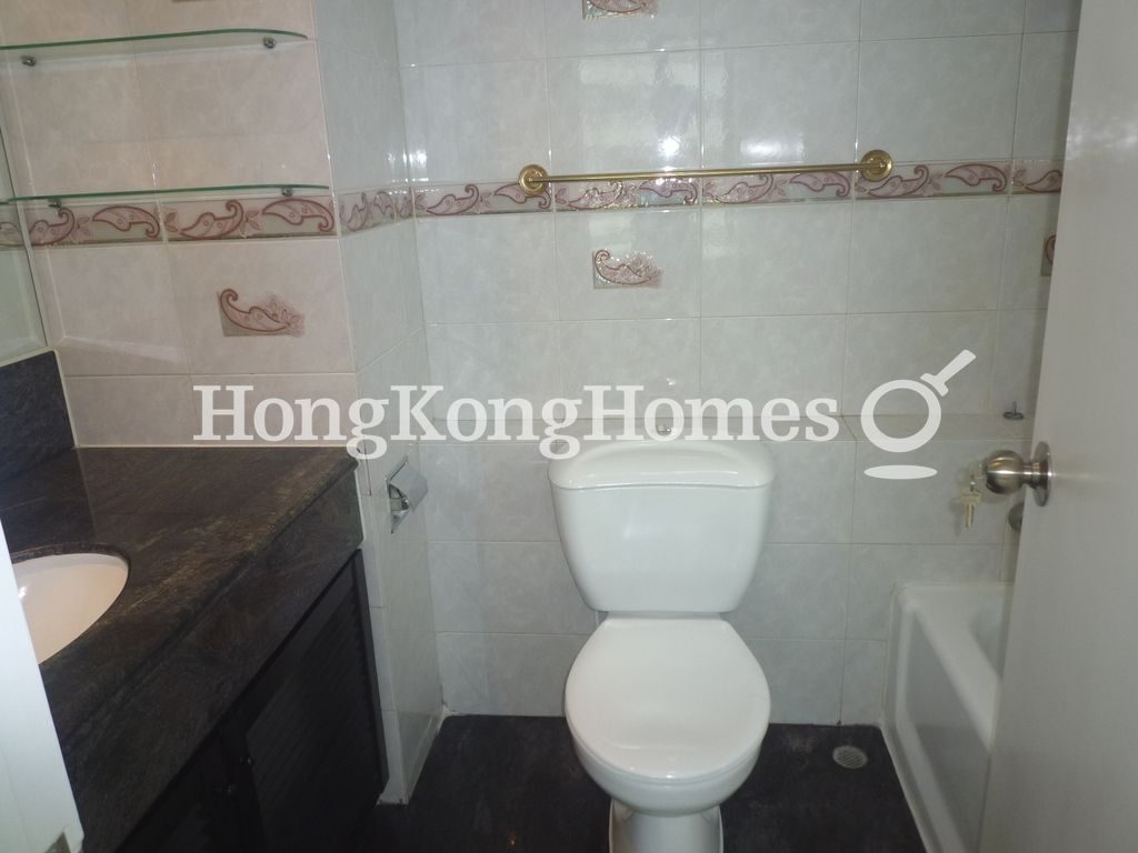 Master Bathroom — 信怡閣，西半山