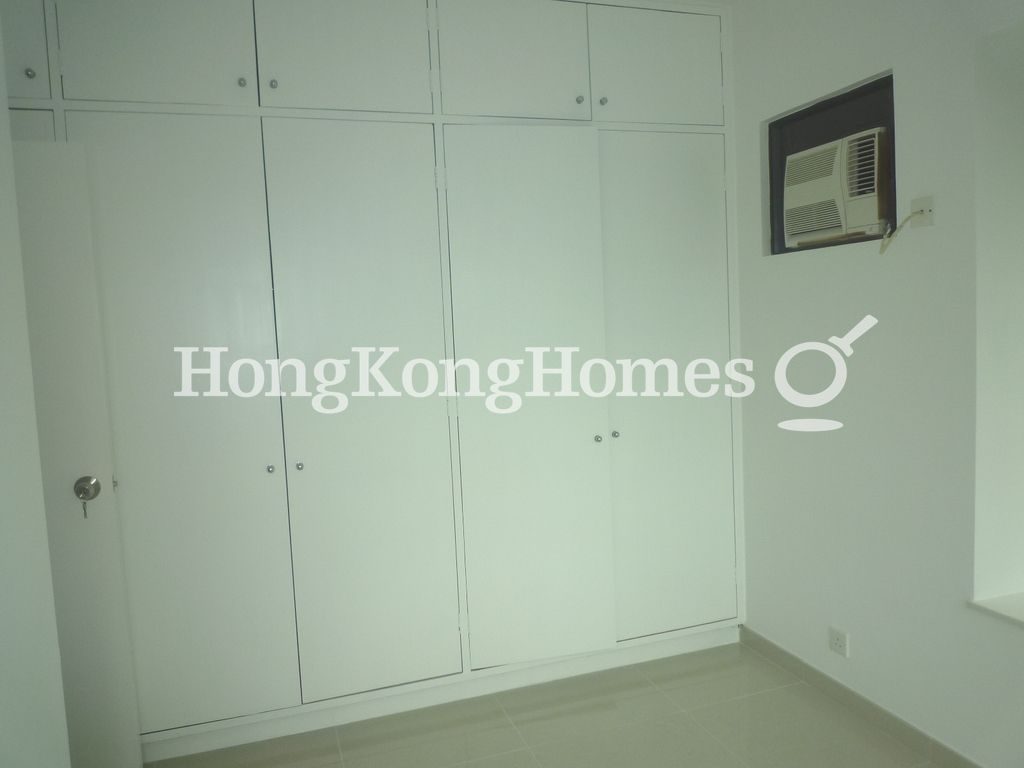 Built-in Wardrobe in Second Bedroom — 信怡閣，西半山