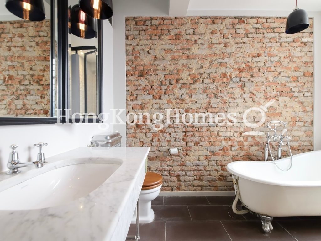Guest Bathroom — 成和道 9-11 號，跑馬地