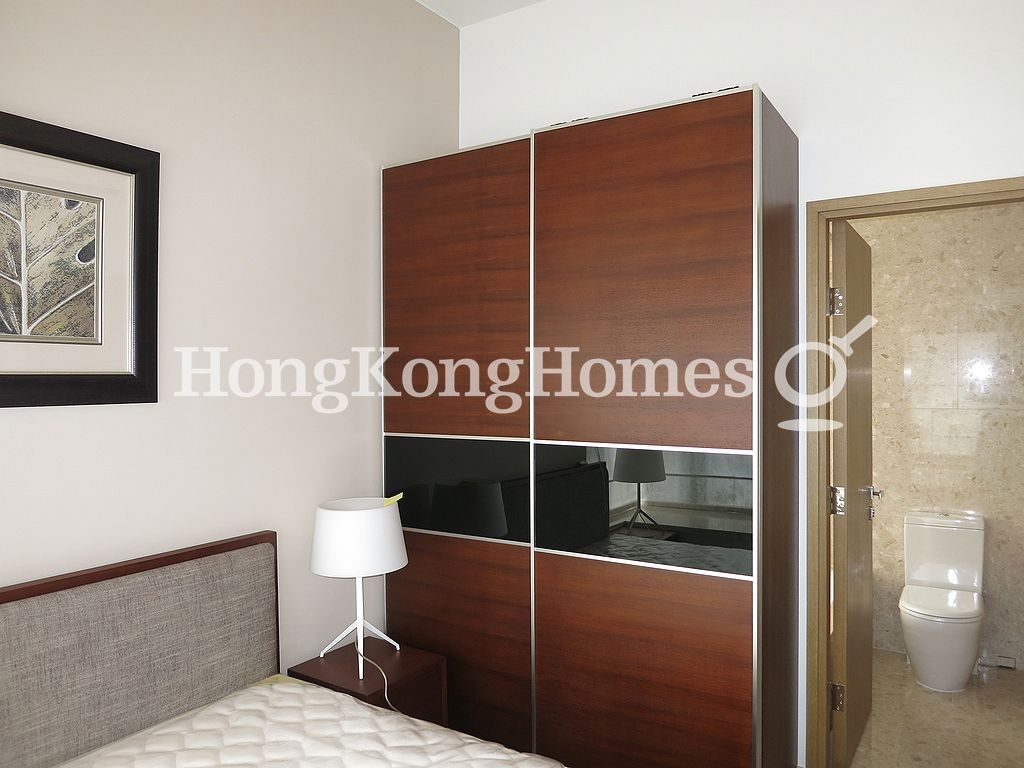 Built-in Wardrobe in Master Bedroom — 西浦，上環