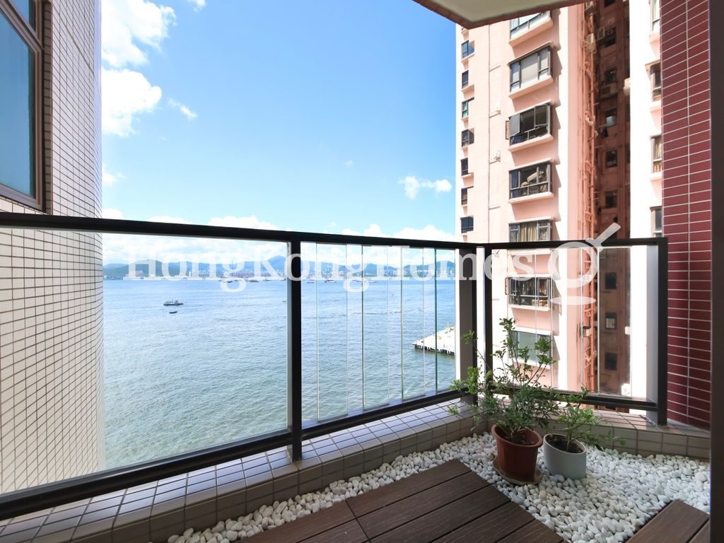 Balcony off Living and Dining Room — 傲翔灣畔，西環堅尼地城
