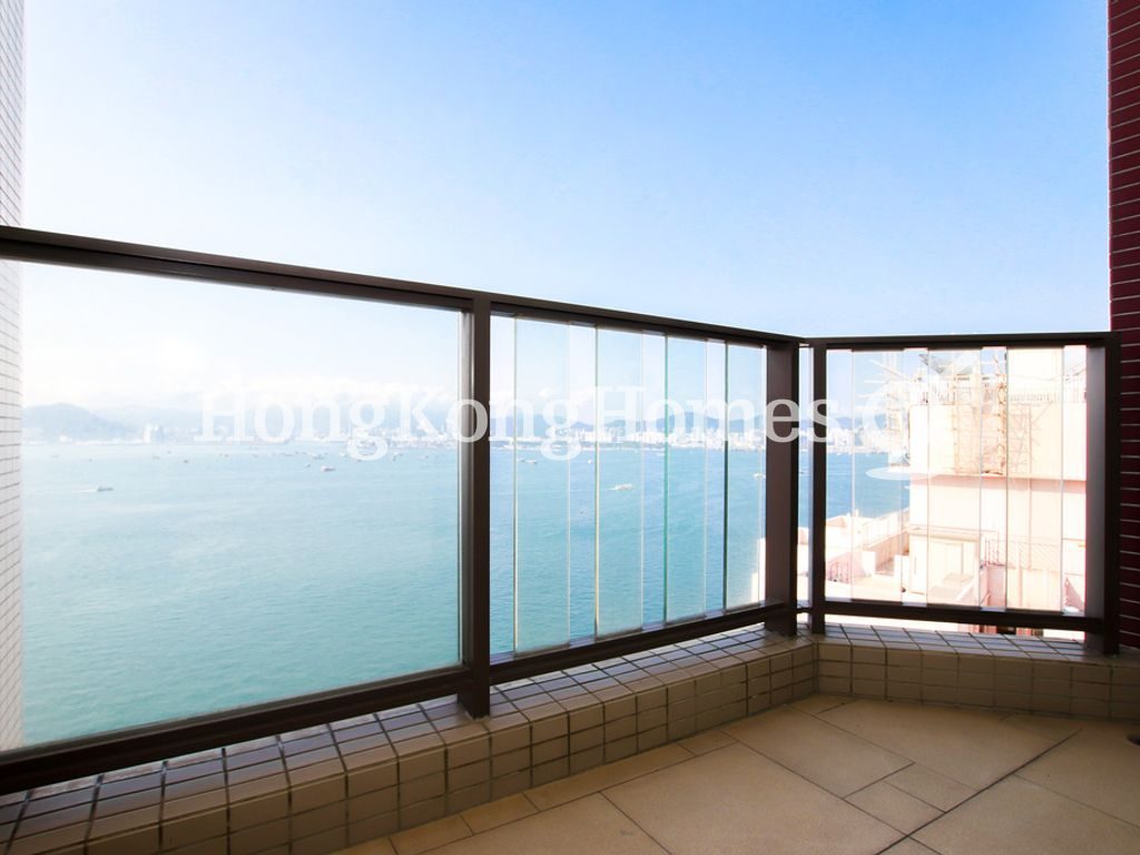 Balcony off Living and Dining Room — 傲翔灣畔，西環堅尼地城