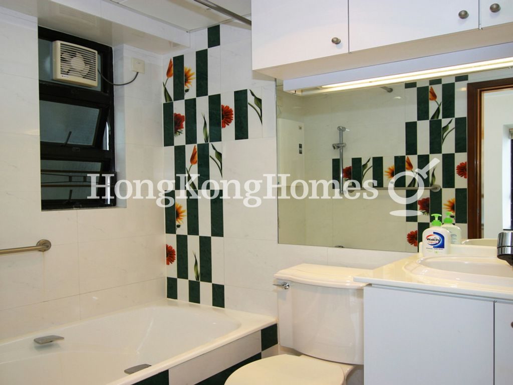Master Bathroom — 駿豪閣，西半山