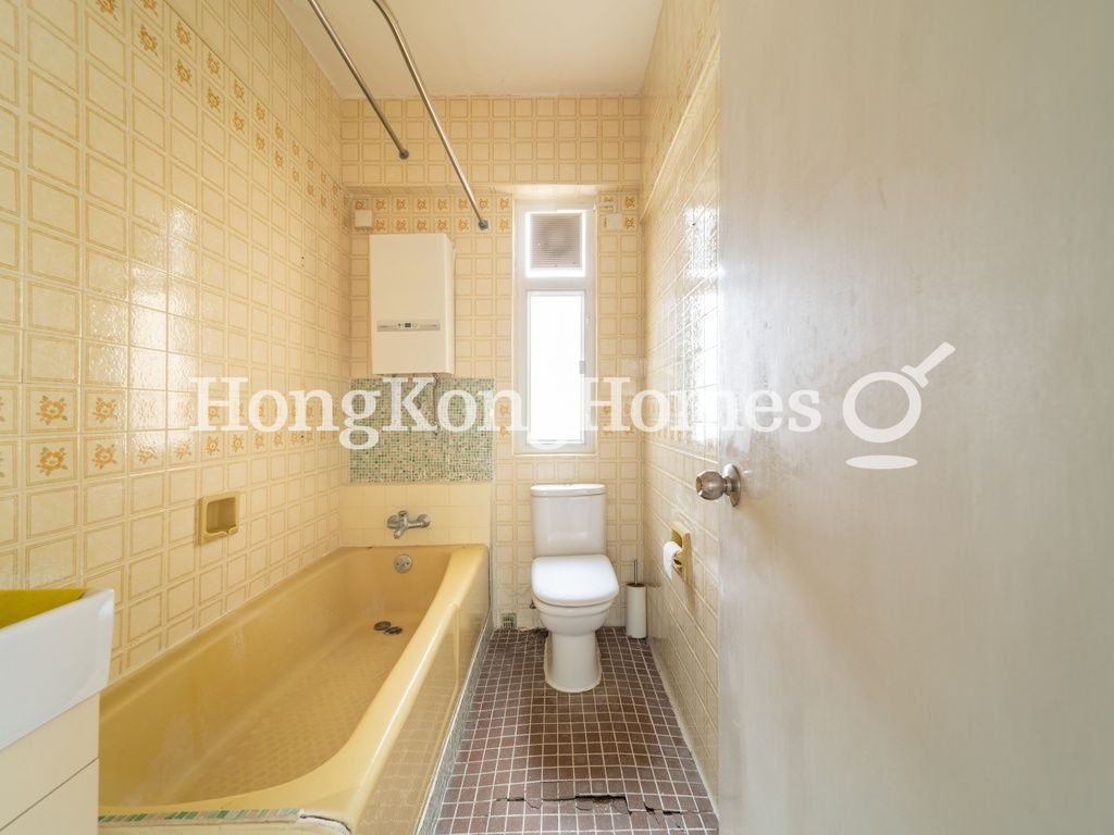 Guest Bathroom — 永威閣 , 大坑道 3 號，大坑