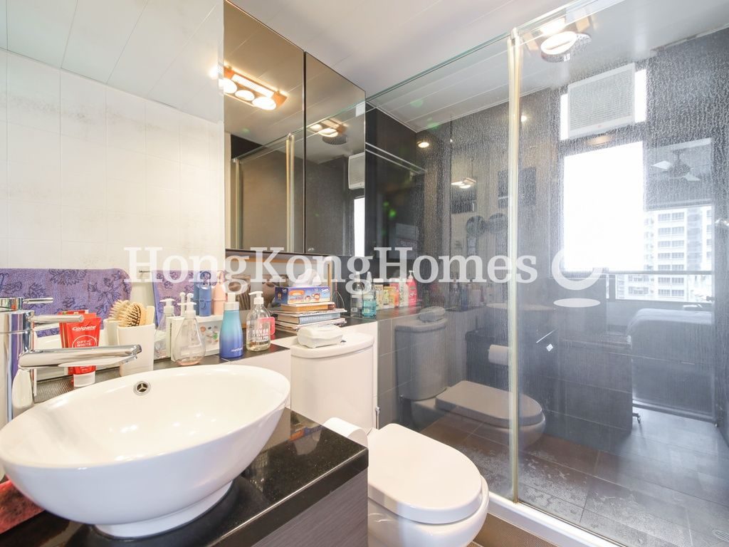Master Bathroom — 榮華閣，西半山