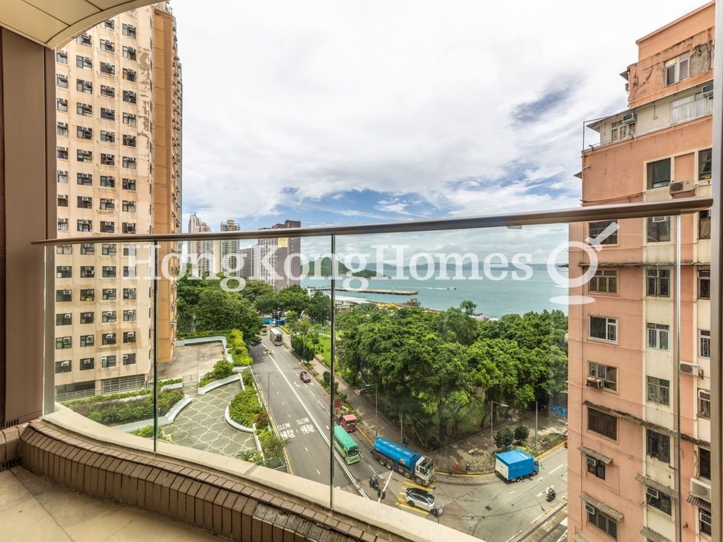 Balcony off Living and Dining Room — 加多近山，西環堅尼地城