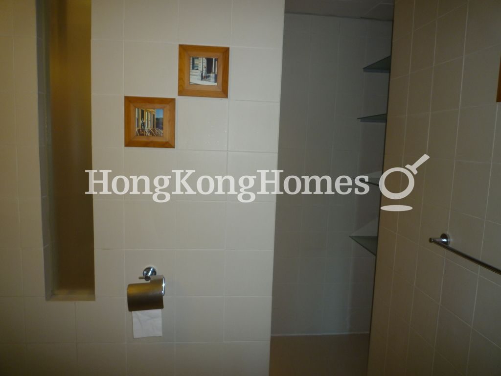 Storage in Master Bathroom — 曉峰閣 - 第01座，中半山