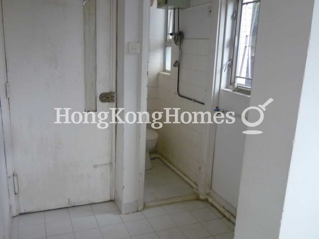 Maid's Washroom — Evelyn Tower - Block E-H, North Point Hill