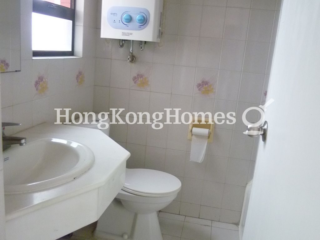 Master Bathroom — Evelyn Tower - Block E-H, North Point Hill