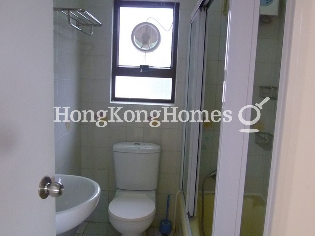 Guest Bathroom — Evelyn Tower - Block E-H, North Point Hill