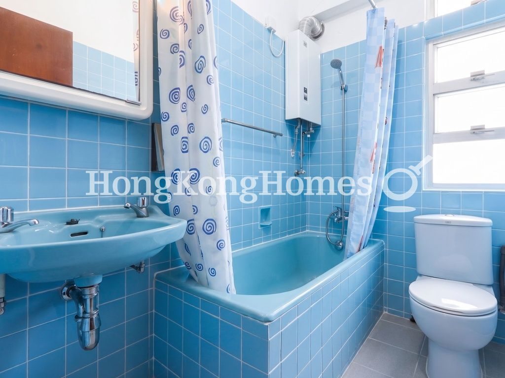 Guest Bathroom — 翠園，跑馬地