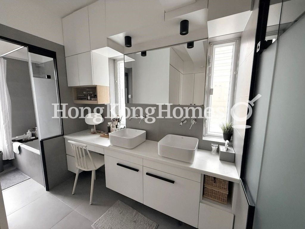 Master Bathroom — 年達園，渣甸山