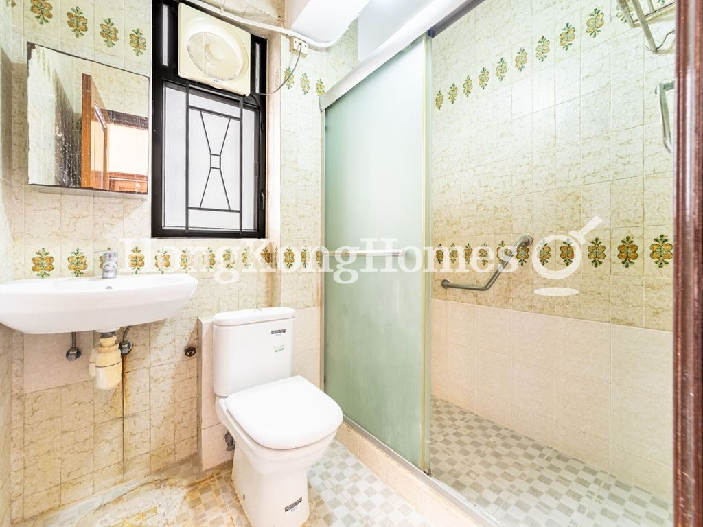 Guest Bathroom — 珊瑚閣 A座，北角半山