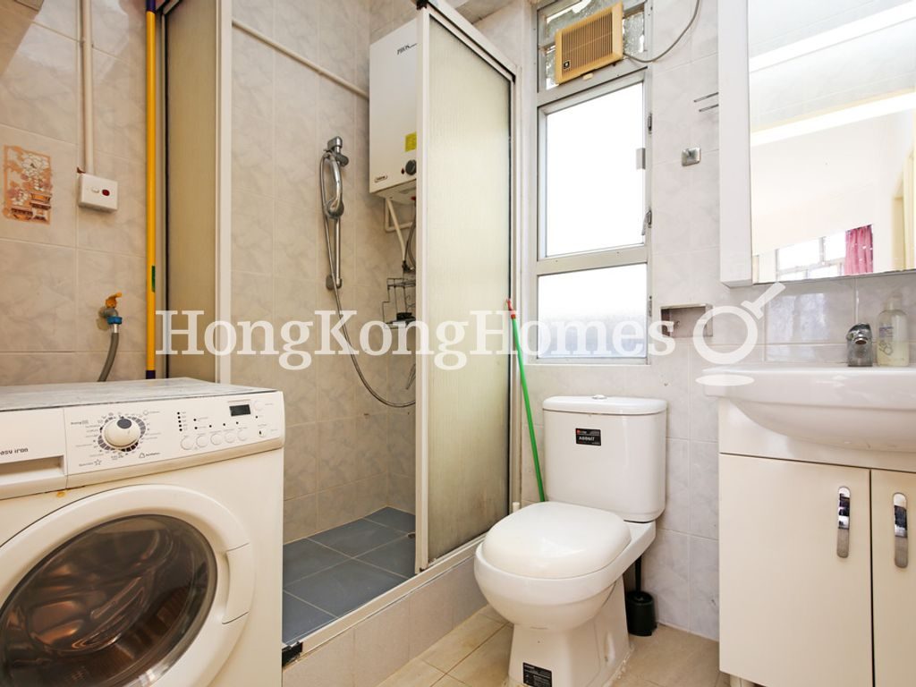 Guest Bathroom — 龍景花園，北角