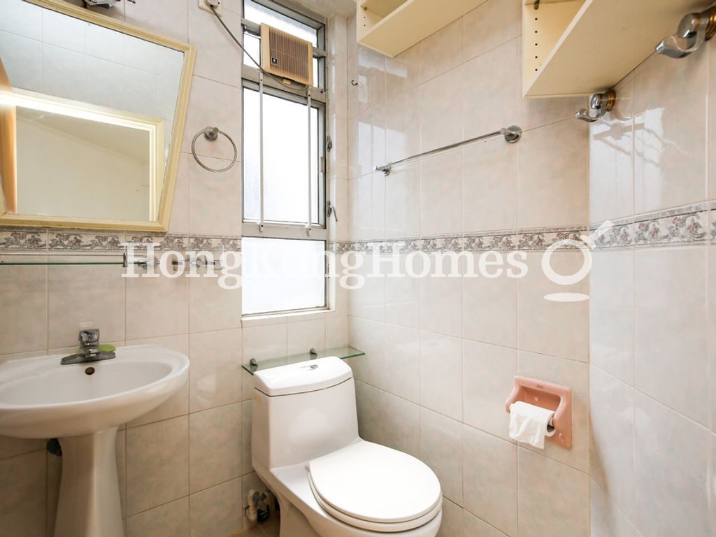 Master Bathroom — 龍景花園，北角