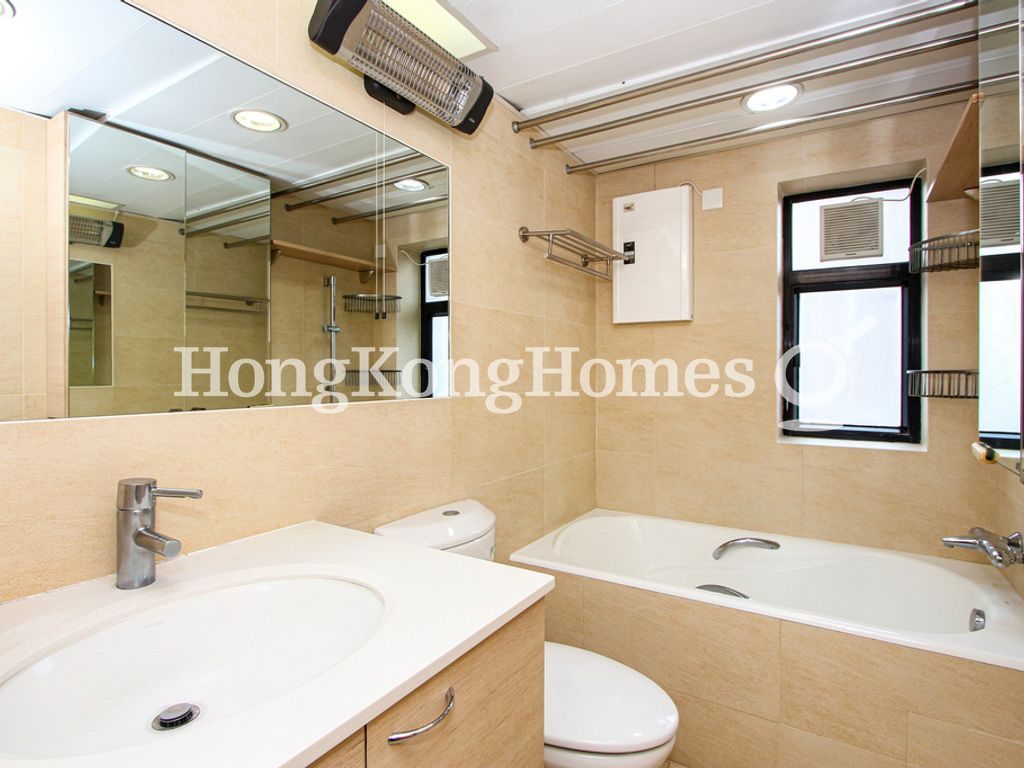 Guest Bathroom — 殷榮閣，西半山