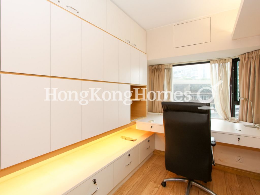 Study off Master Bedroom — 殷榮閣，西半山