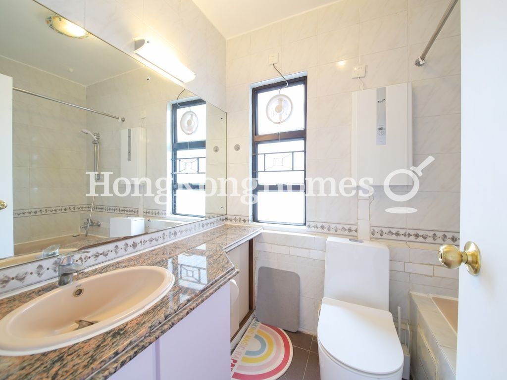 Master Bathroom — 嘉景臺，大坑