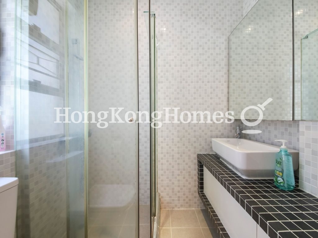 Master Bathroom — 康樂大廈，中半山