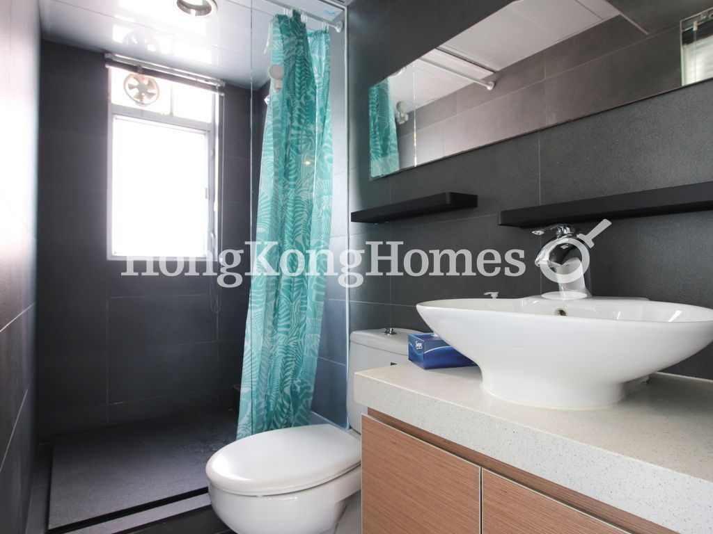 Guest Bathroom — 維昌大廈，灣仔