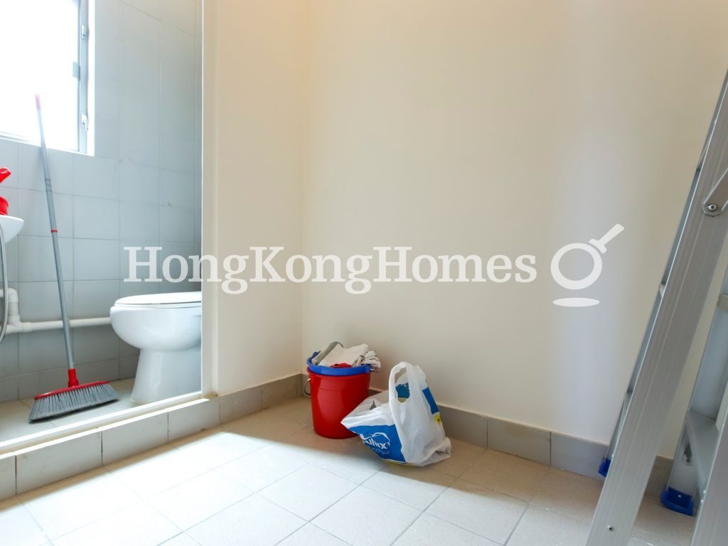 Maid's Room and Washroom — 縉城峰-第1座，西營盤