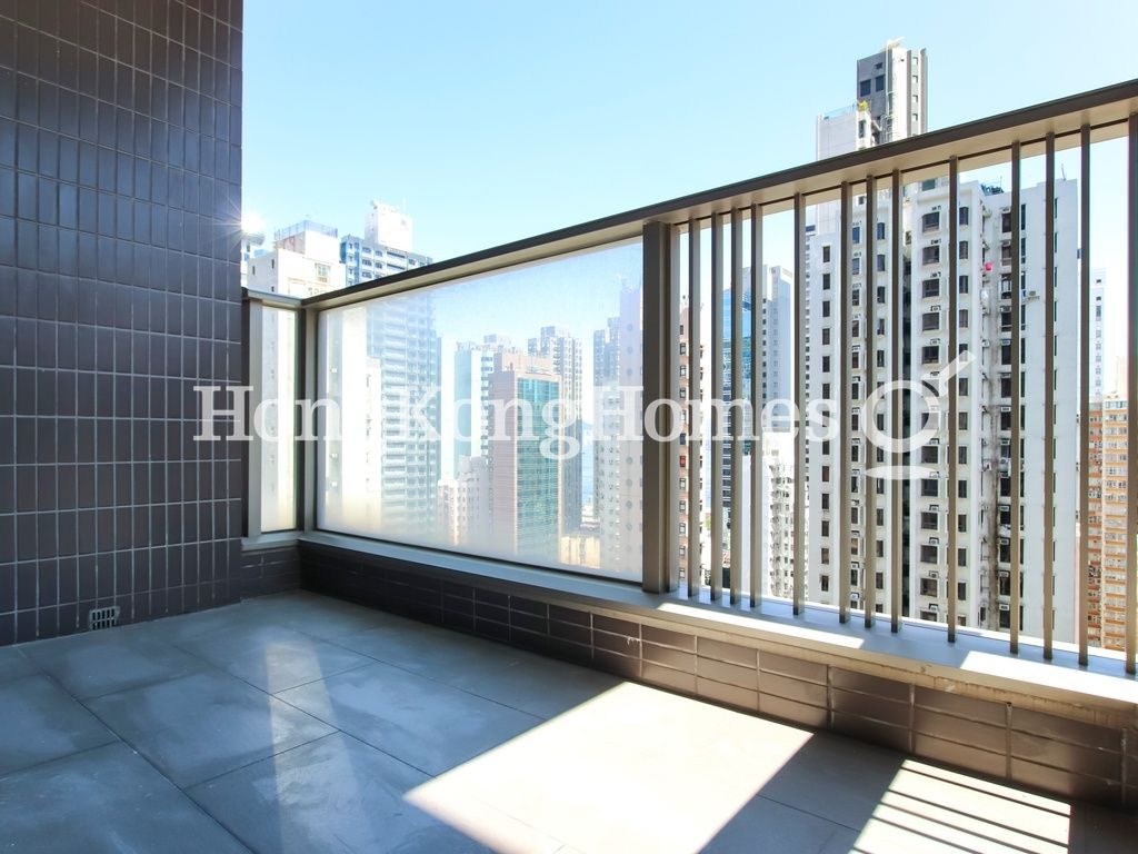 Balcony off Living and Dining Room — 縉城峰-第1座，西營盤