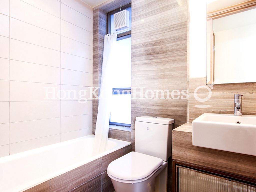 Master Bathroom — Island Crest - Tower 2, Sai Ying Pun