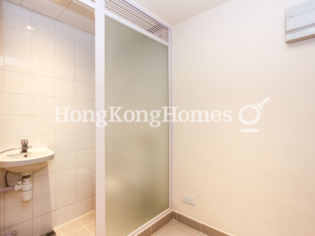 Maid's Room and Washroom — Island Garden, Shau Kei Wan