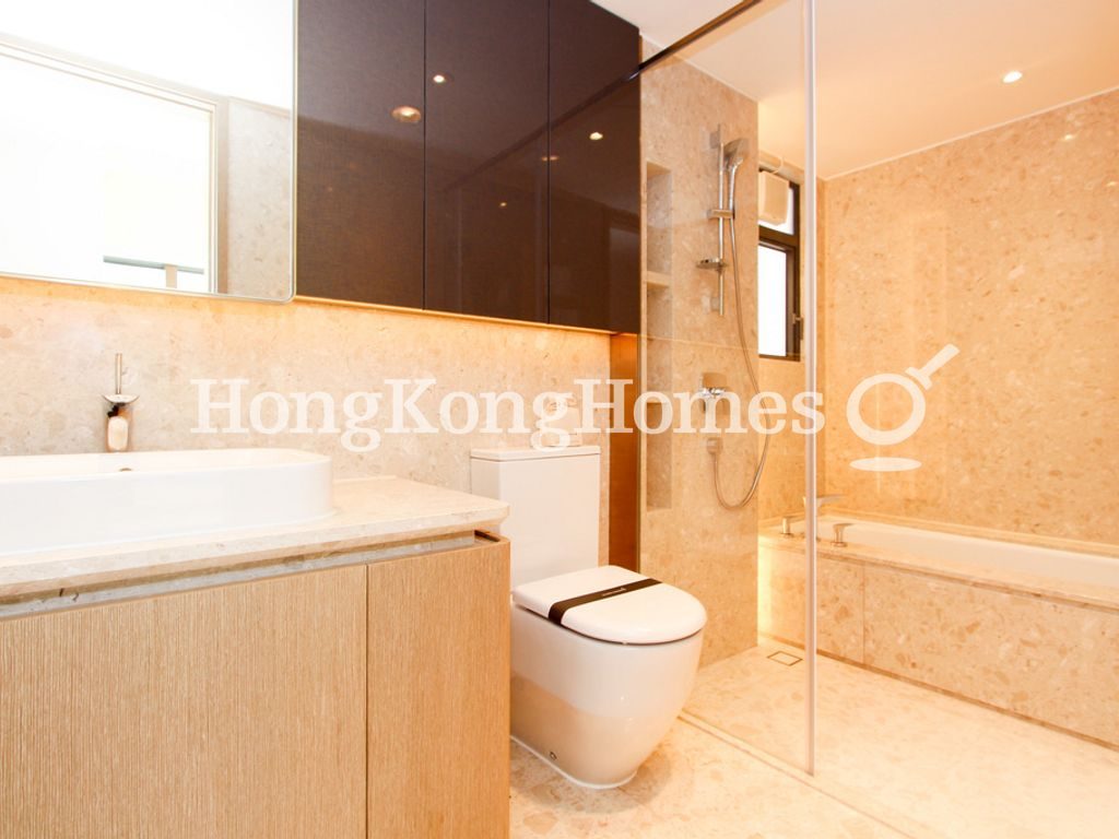 Master Bathroom — Island Garden, Shau Kei Wan