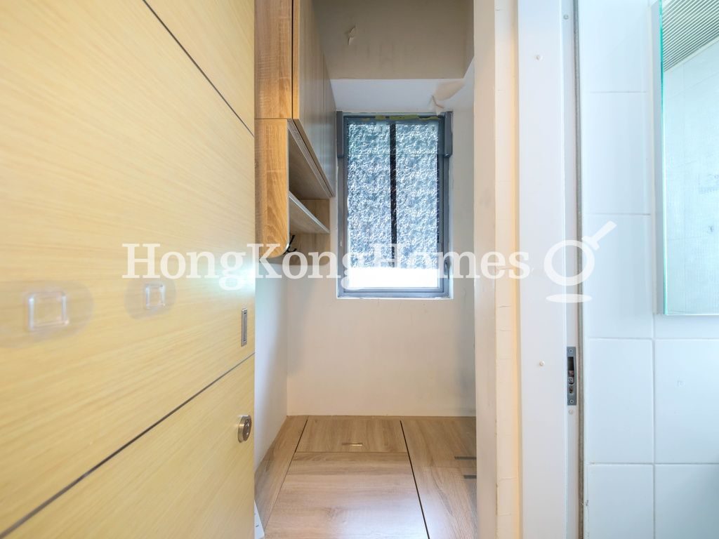 Maid's Room And Washroom — 南灣 - 第10座，鴨脷洲