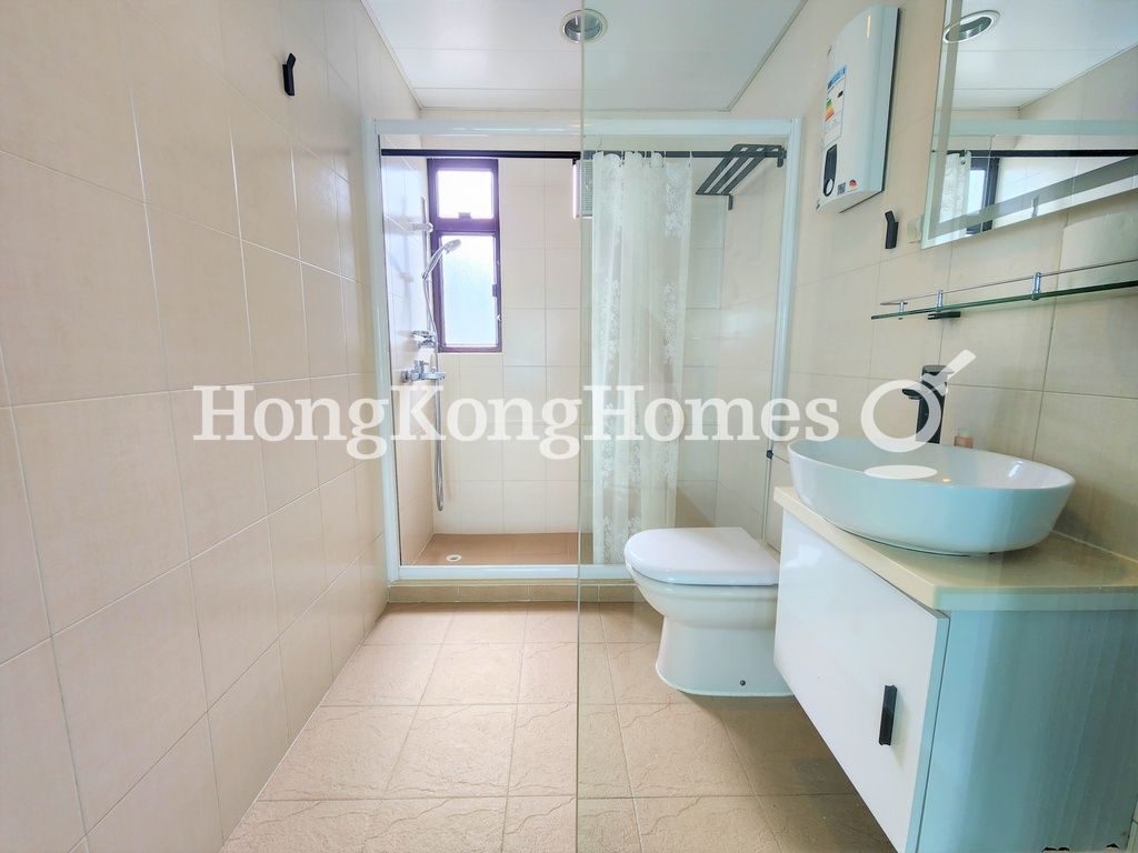 Master Bathroom — 俊賢花園 - 第01座，西半山