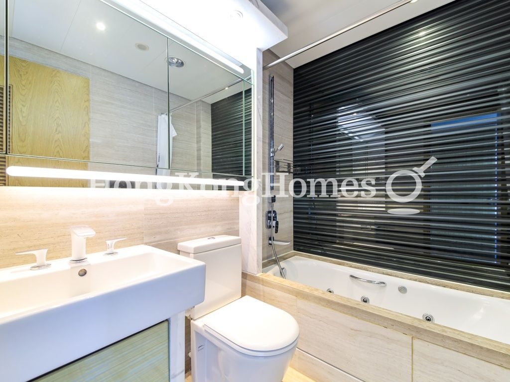 Master Bathroom — 壹環，灣仔