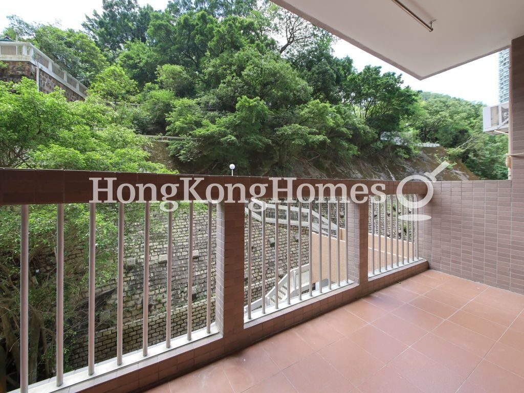 Balcony off Living and Dining Room — 聯邦花園 - 巴黎閣，西半山