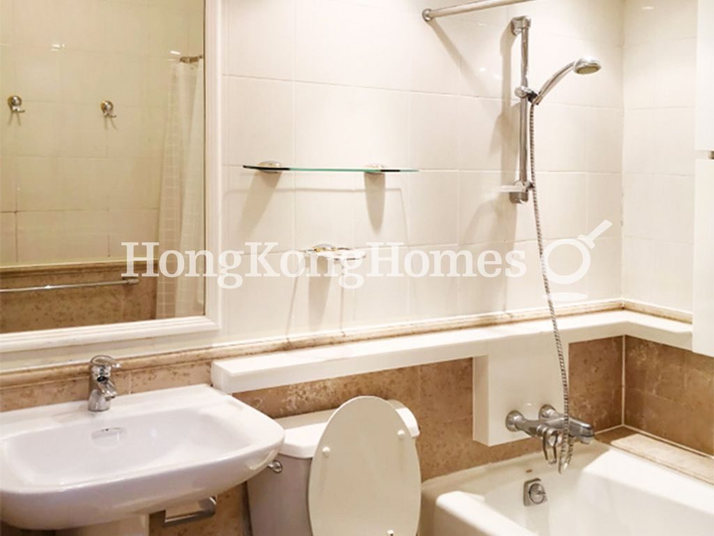 Guest Bathroom — Robinson Place - Block 01, Mid-levels West