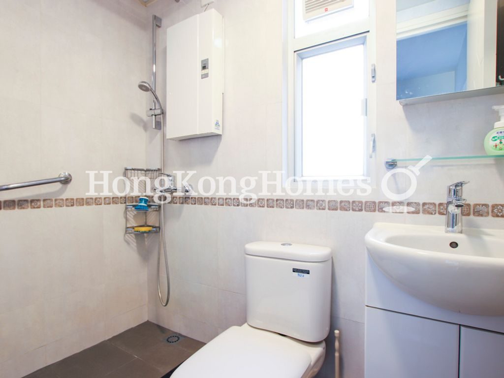 Guest Bathroom — 衛城閣，西半山